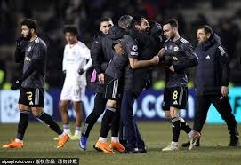 初代LPL一姐小苍泪洒直播间，称自己直播没有意义，不是钱的事儿，主要是没能力留住大哥～